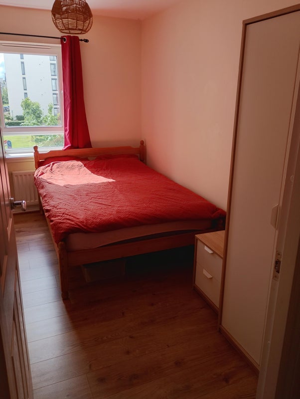 Room Arneil Drive in City of Edinburgh