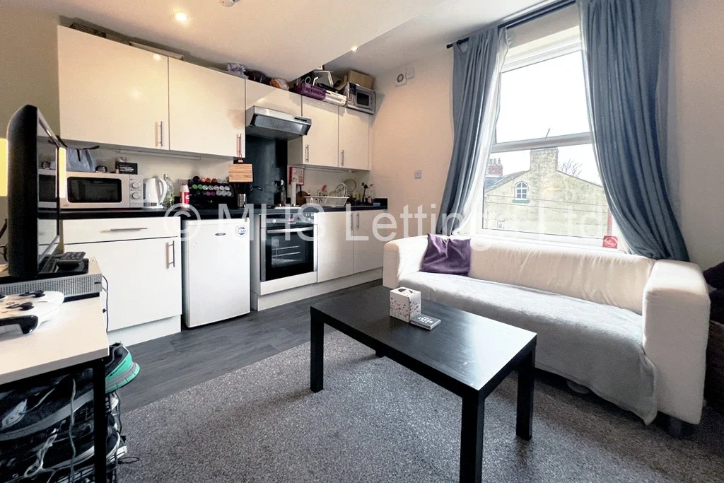 Flat Midland Road in Leeds