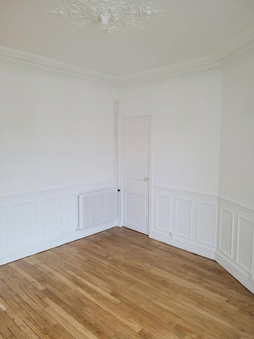 Flat Rue Jean-Pierre Timbaud in Courbevoie