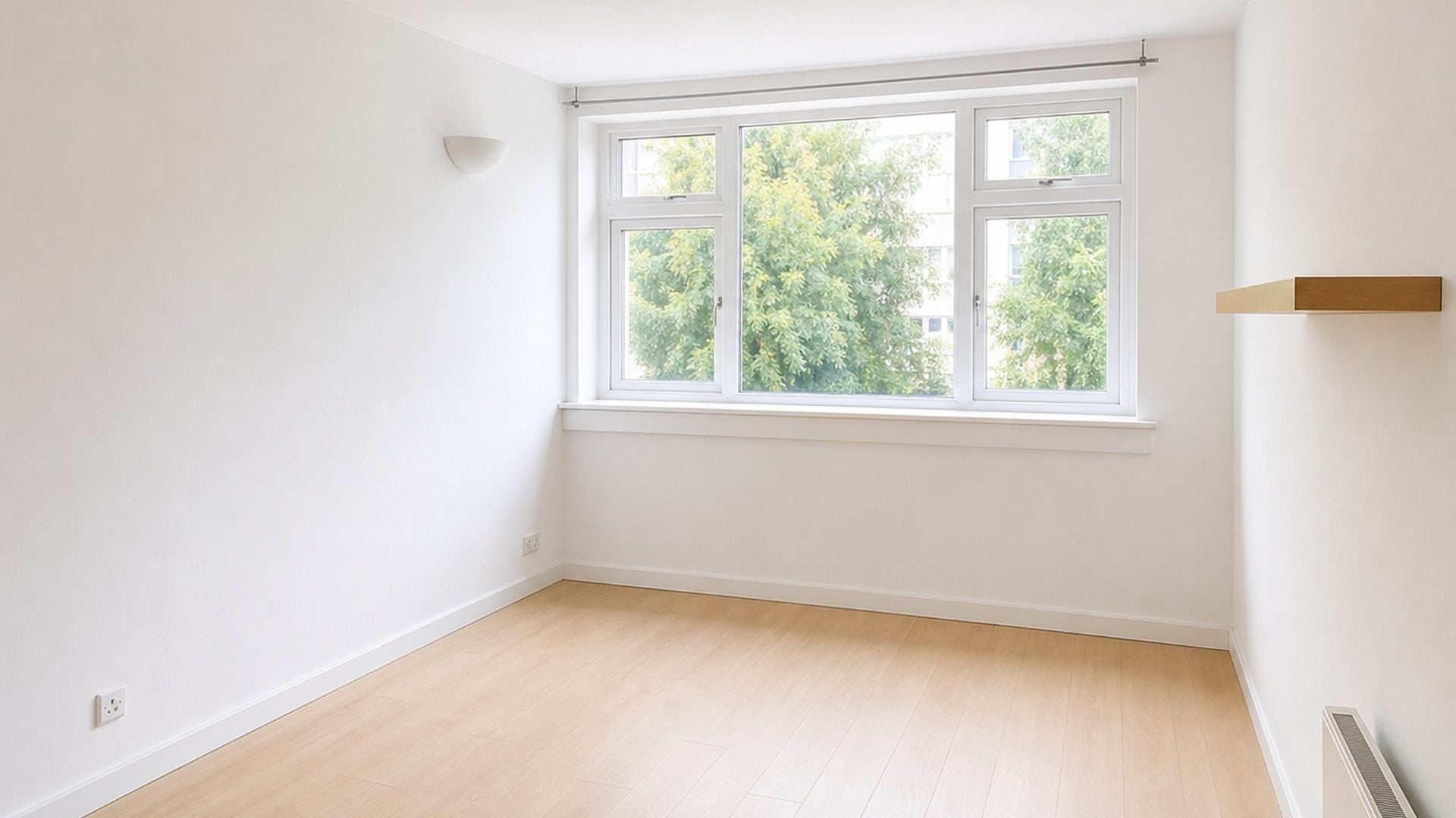 Flat Whitehorse Road in Greater London