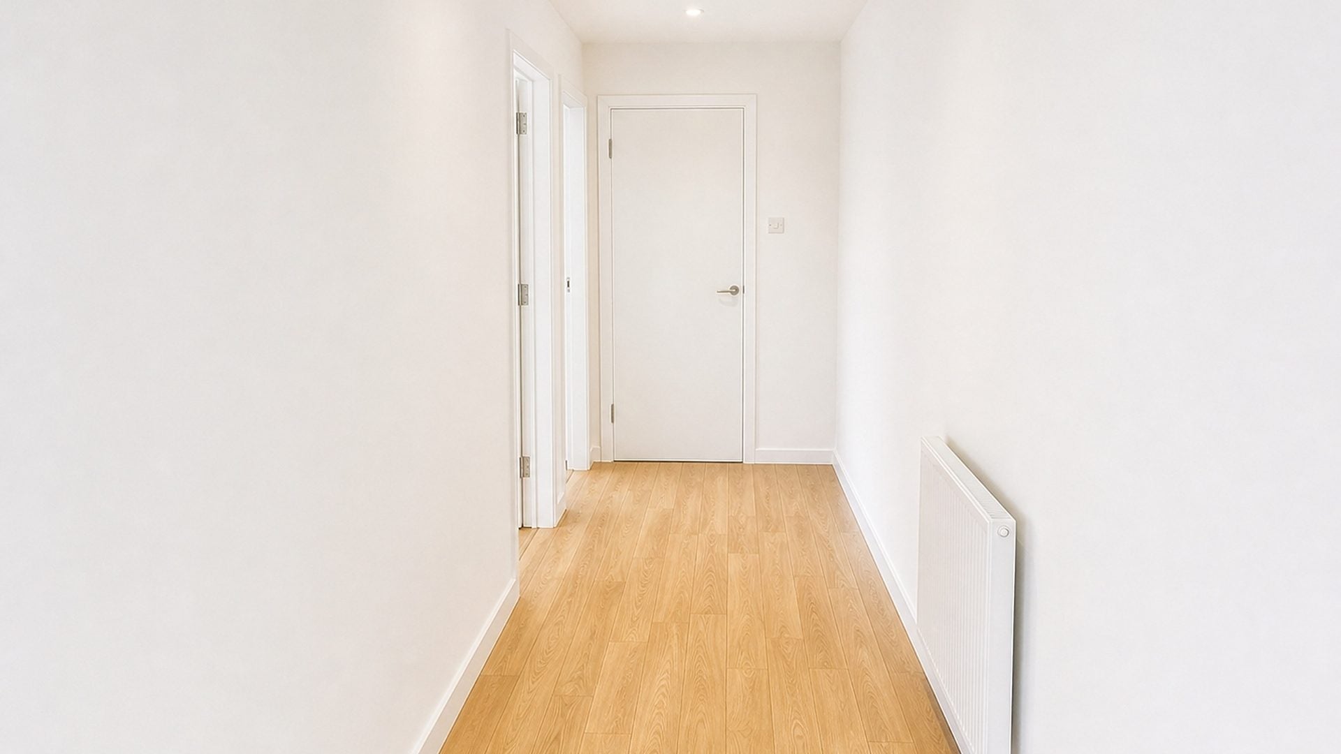 Flat Whitehorse Road in Greater London