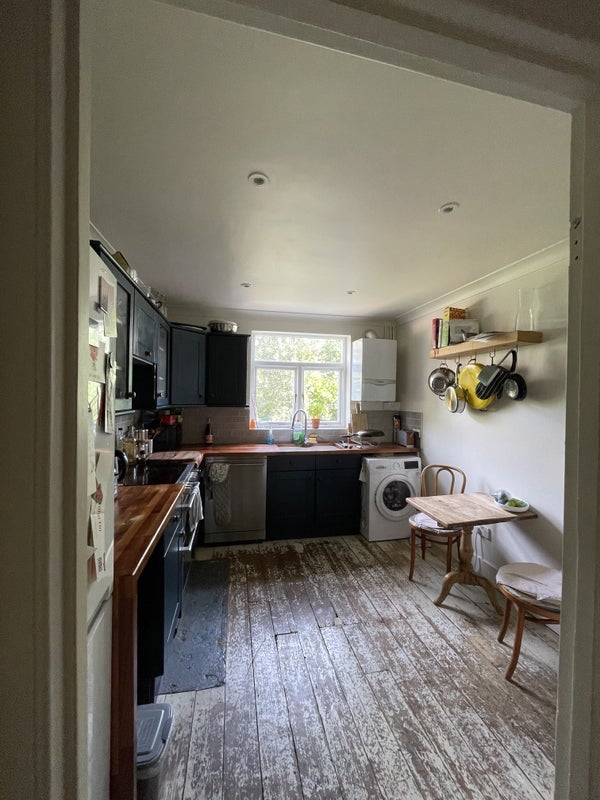 Room Clifden Road in Greater London