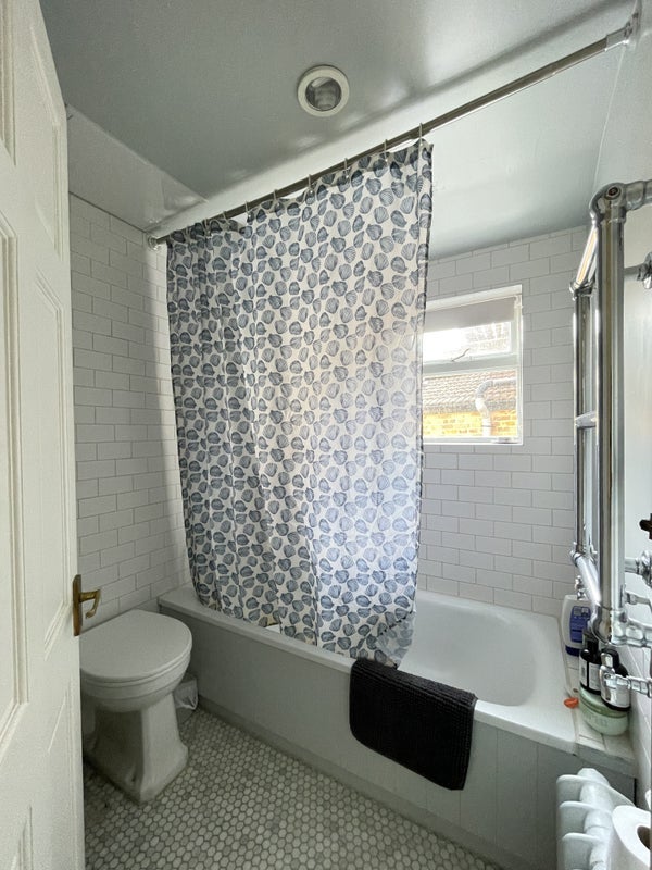 Room Clifden Road in Greater London