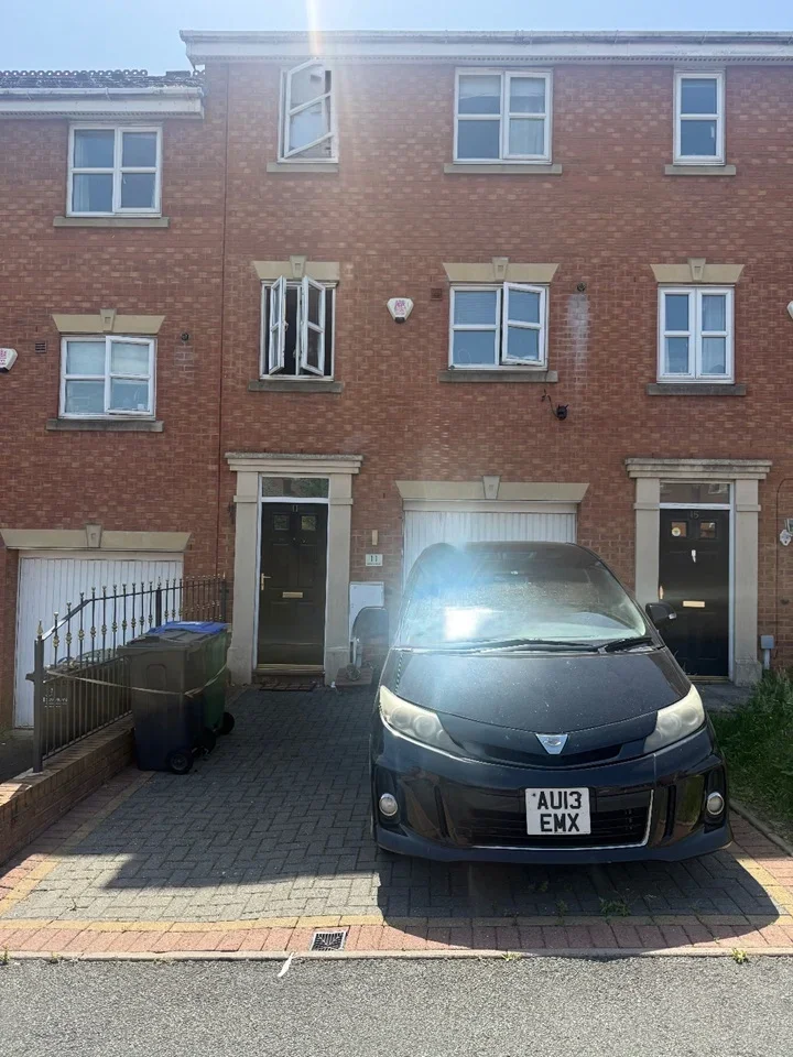 House Goldby Drive in Sandwell