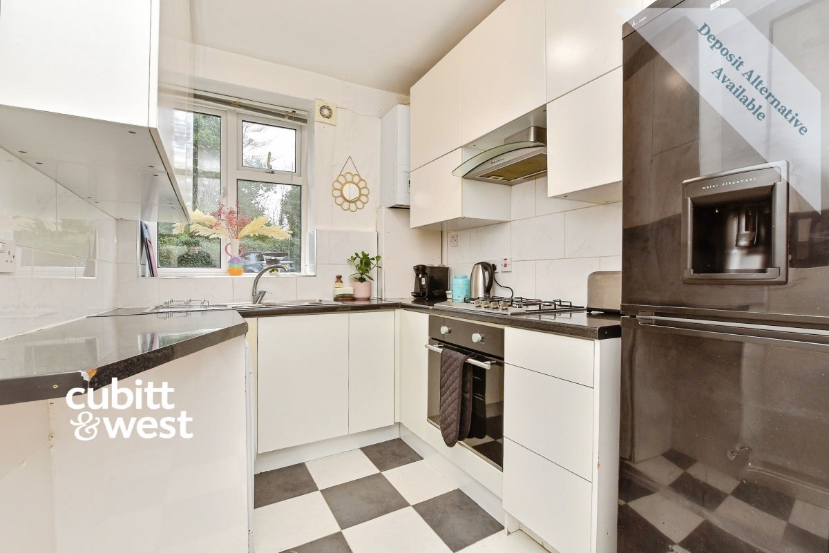 Flat Twickenham Close in Greater London