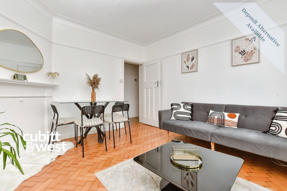 Flat Twickenham Close in Greater London