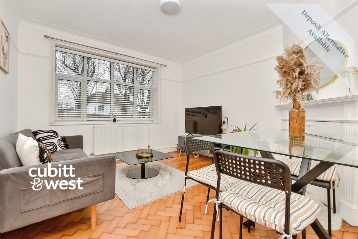 Flat Twickenham Close in Greater London