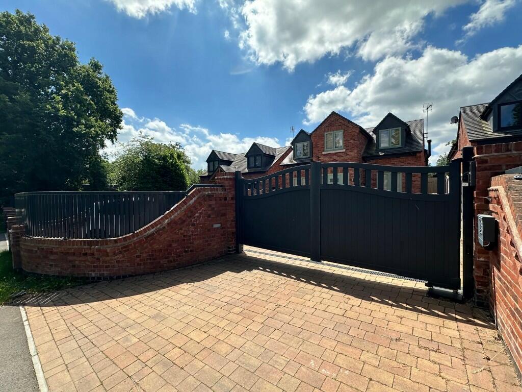 House Tilehouse Lane in Metropolitan Borough of Solihull