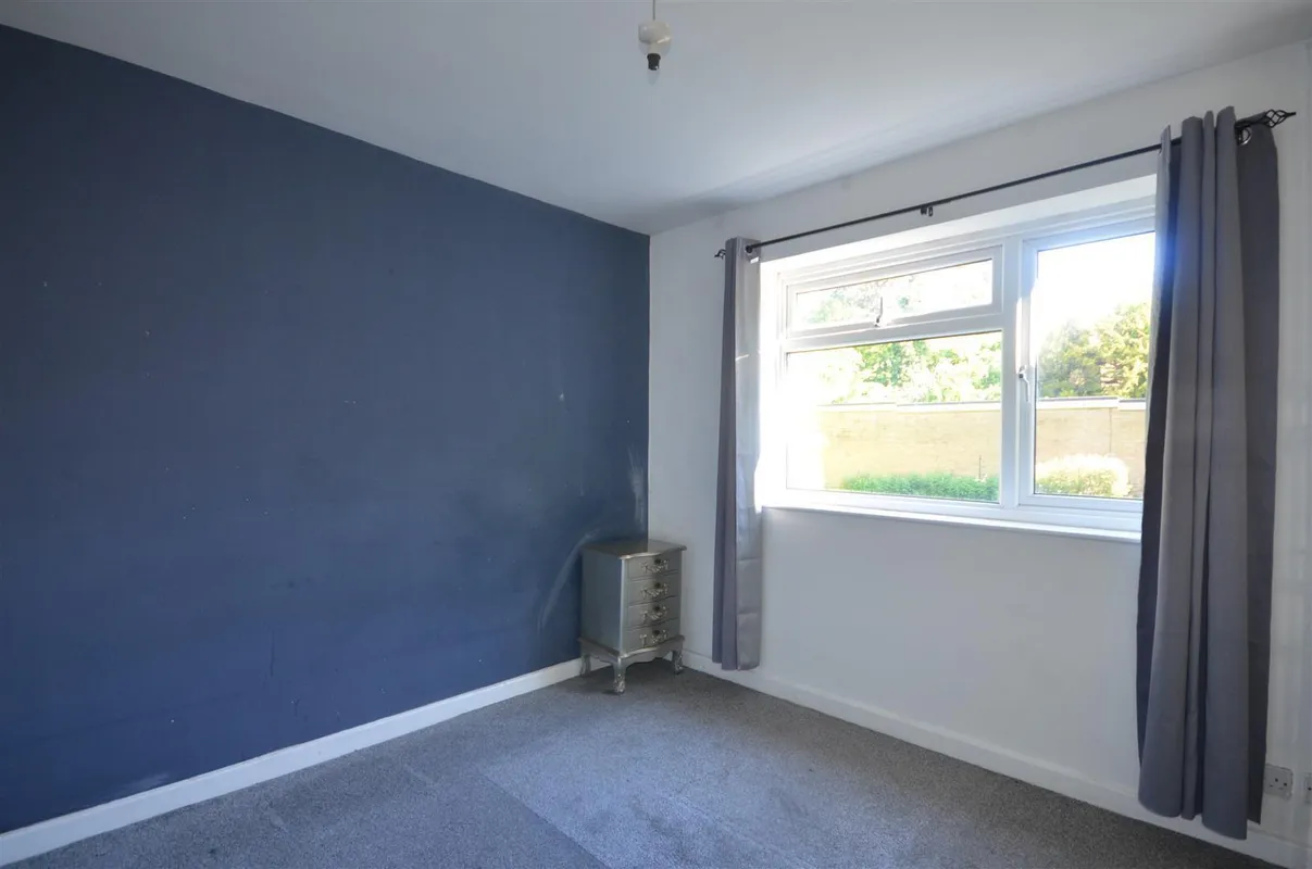 Flat Fircroft Gardens in Greater London