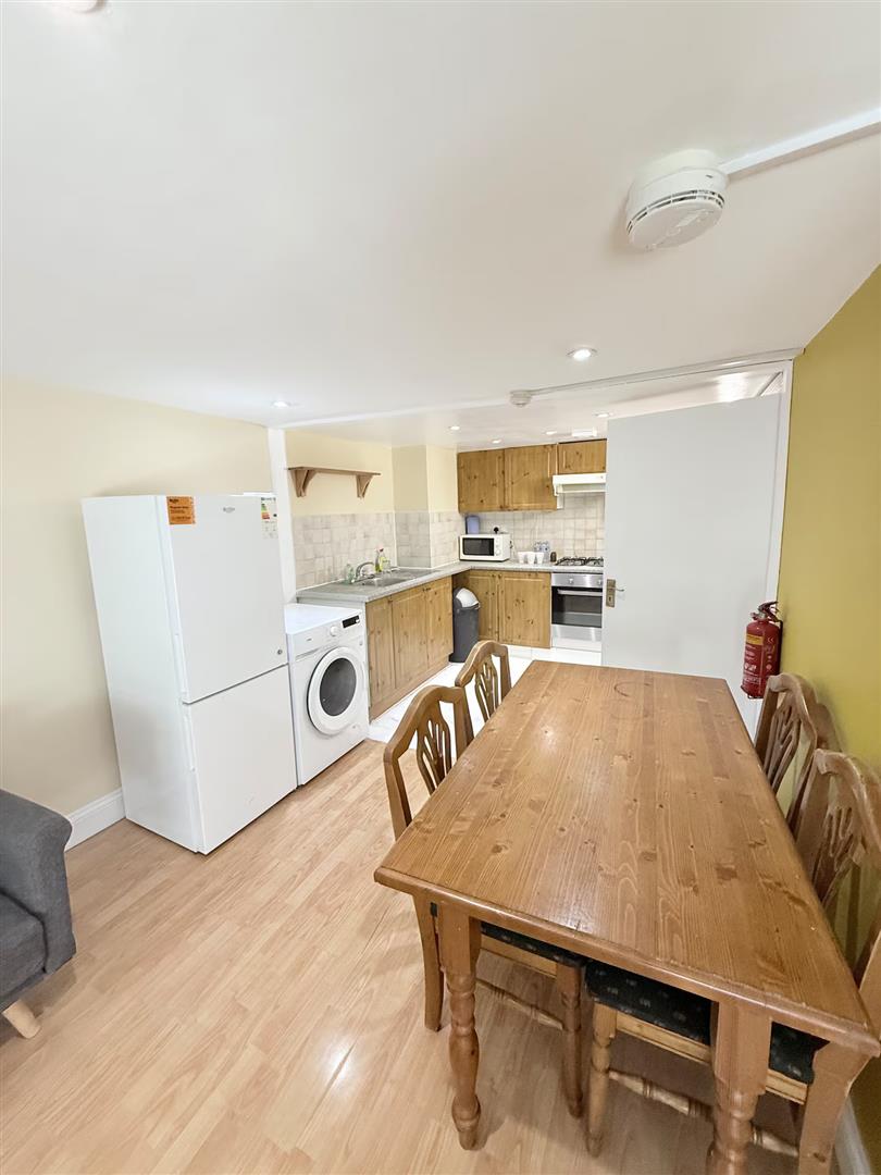 Flat West End Lane in Greater London