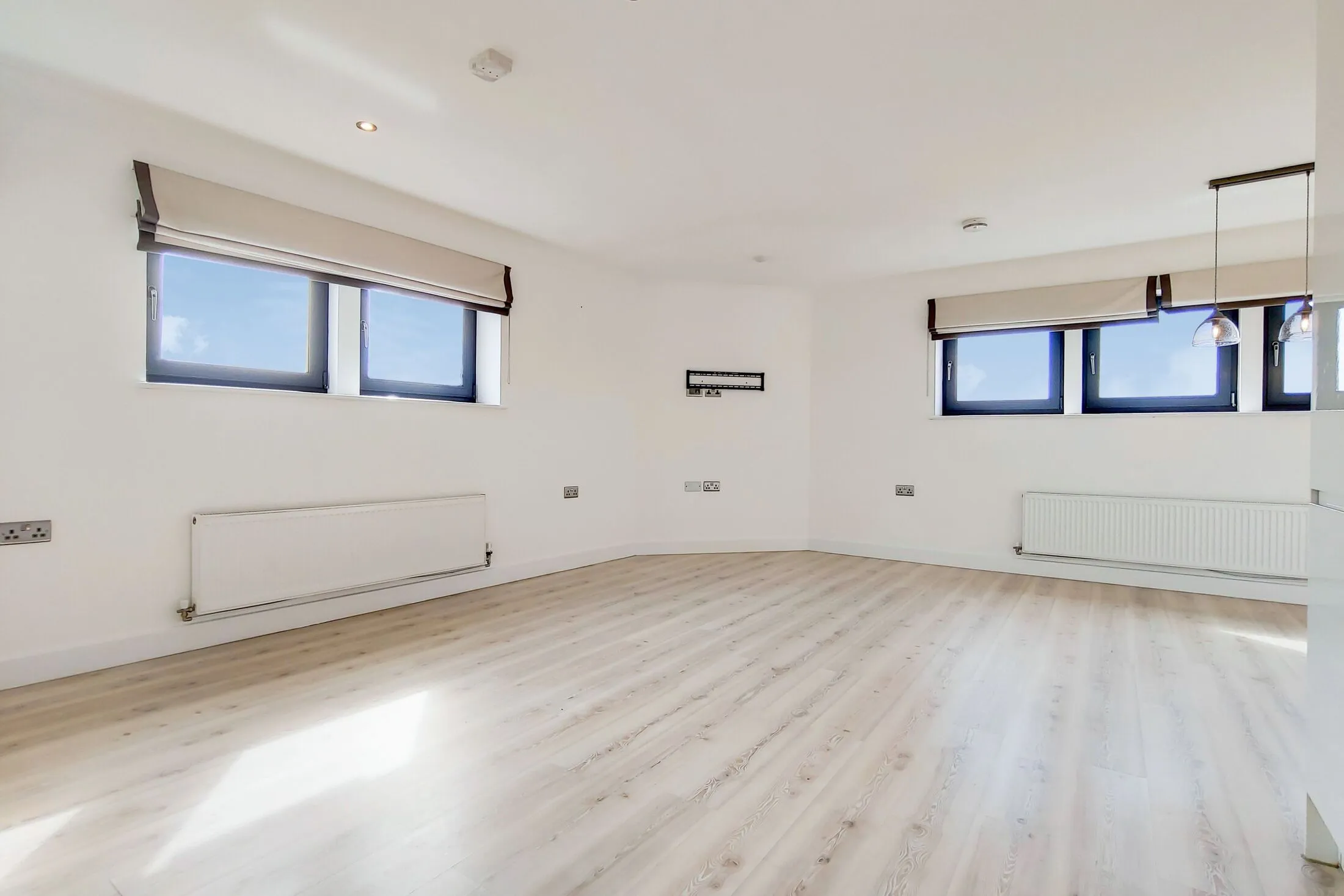 Flat Hardinge Street in Greater London