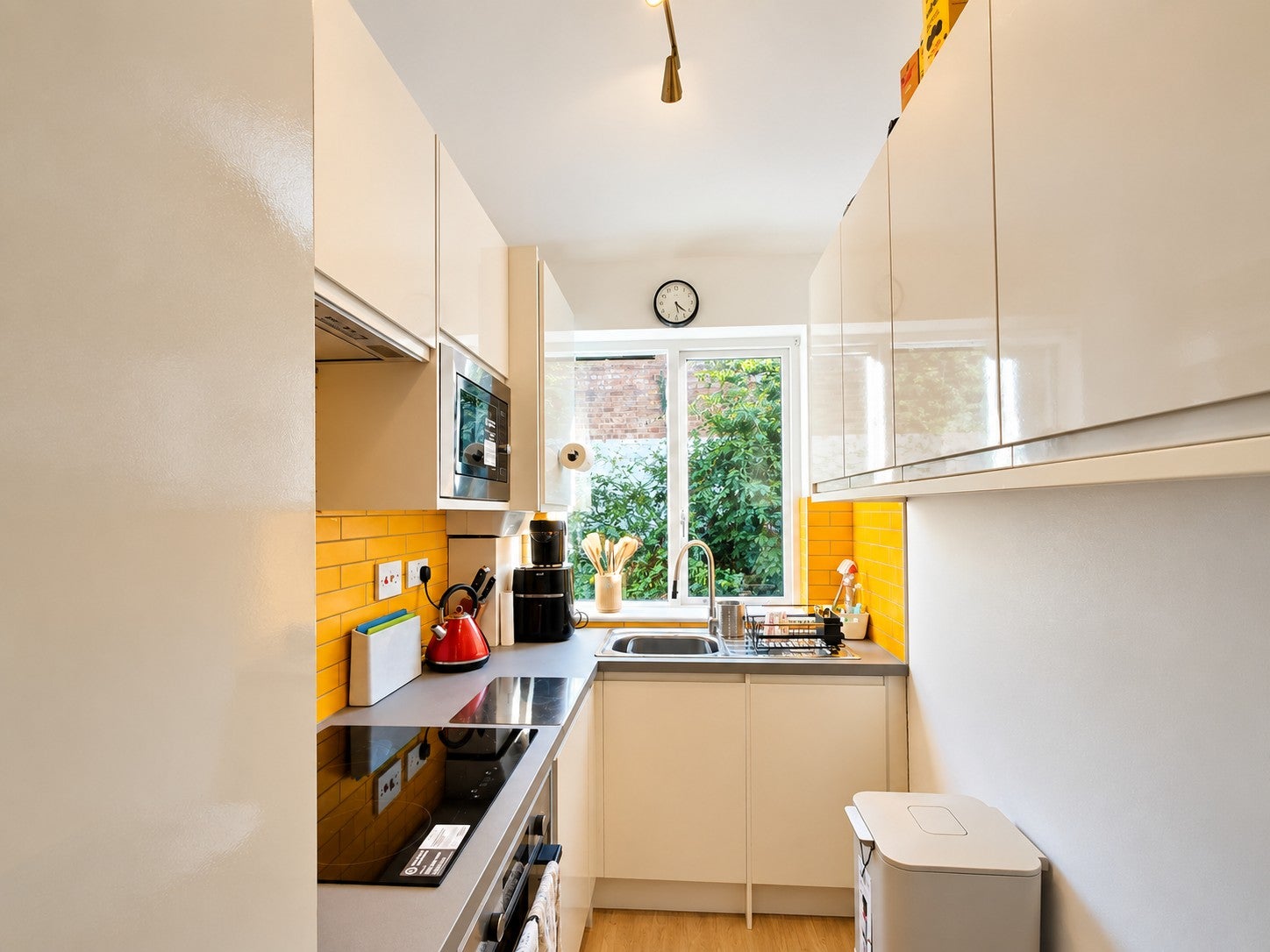 Flat Jamestown Road in Greater London