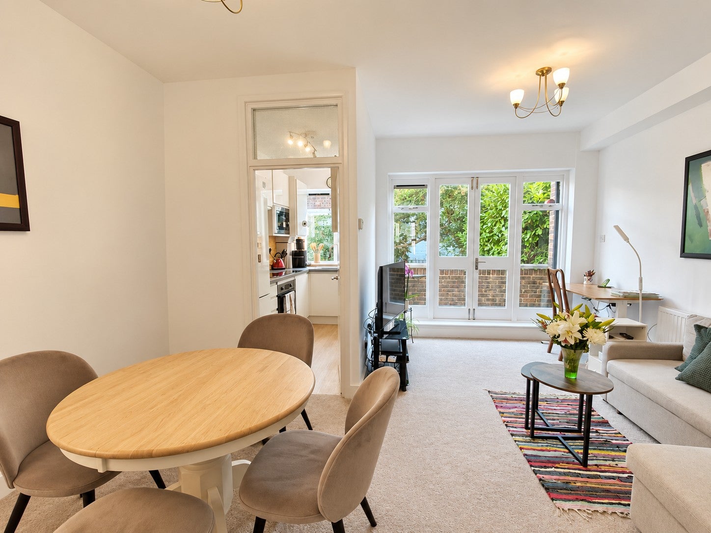 Flat Jamestown Road in Greater London