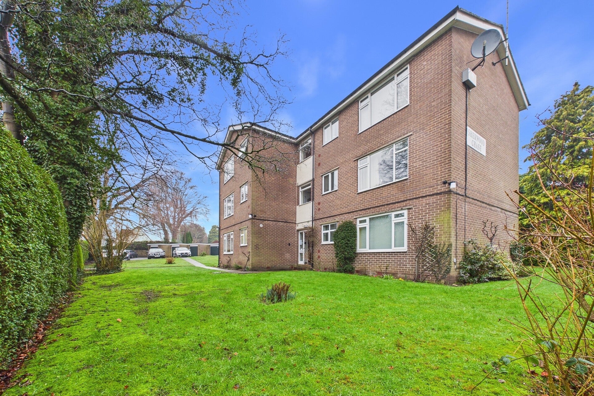 Flat Sherwood Chase in Sheffield
