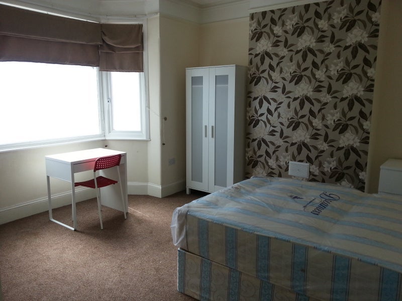 Room Courthill Road in Greater London