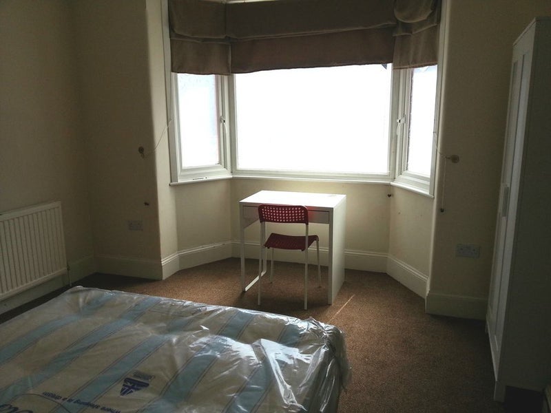 Room Courthill Road in Greater London