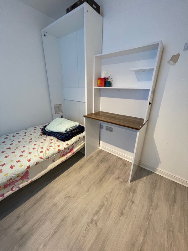 Room John Hall Close in Bristol