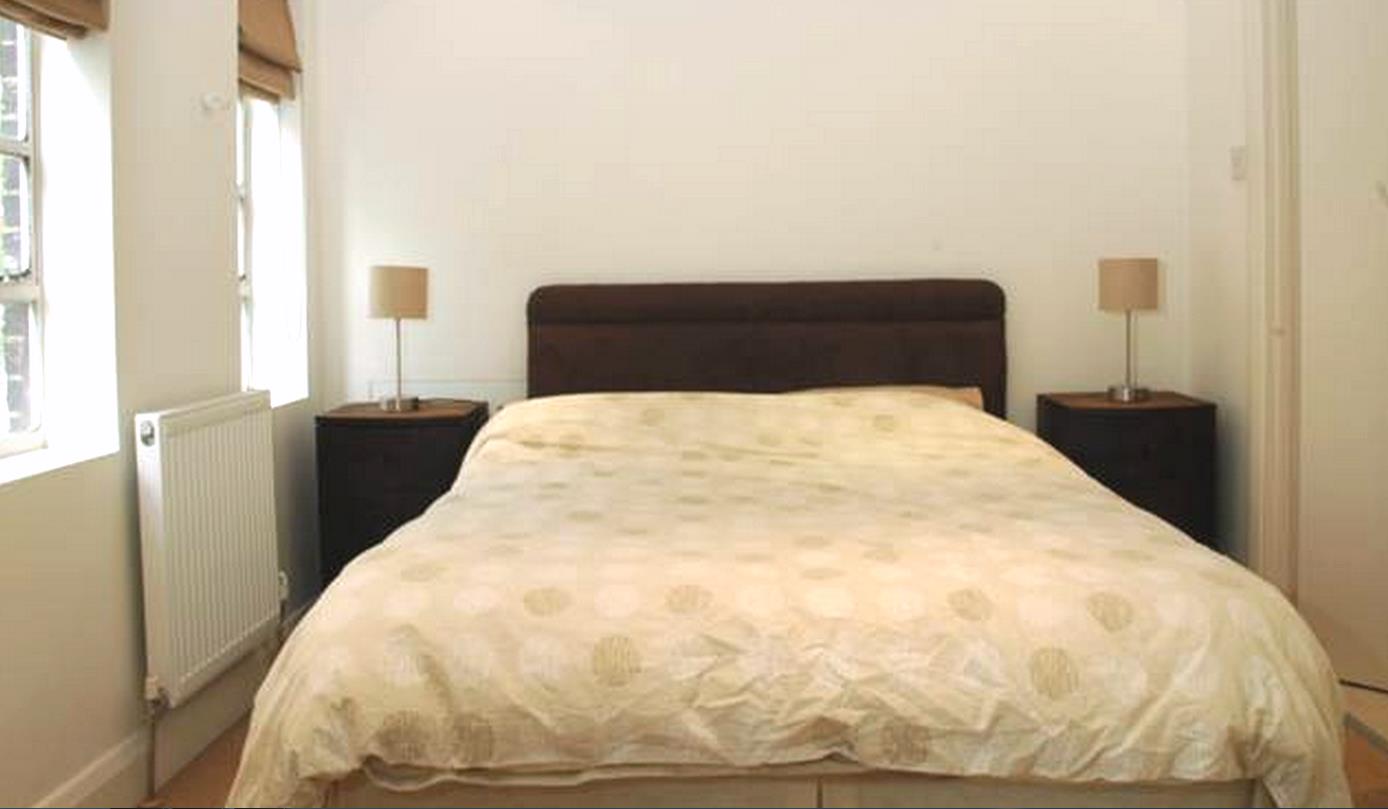 Flat Sloane Avenue in Greater London