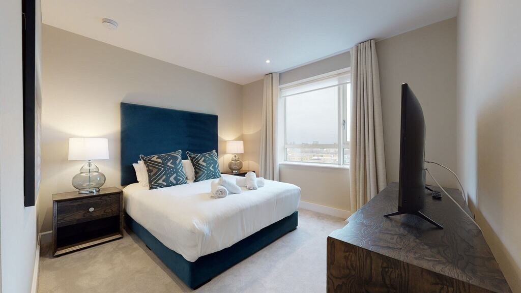 Flat Westferry Circus in Greater London
