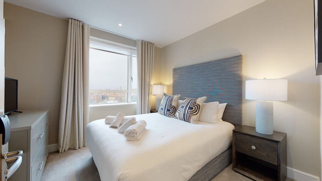 Flat Westferry Circus in Greater London