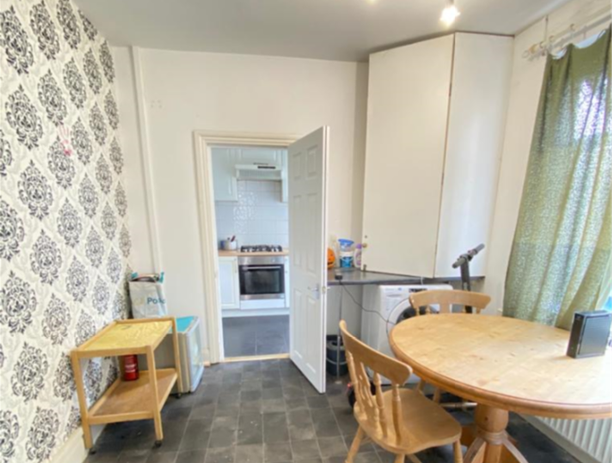 Flat Embleton Road in Greater London