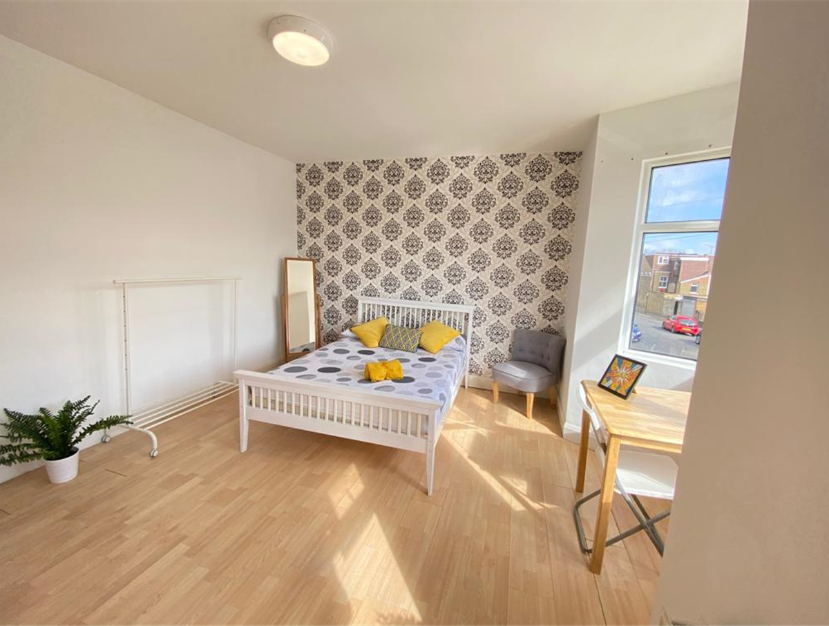 Flat Embleton Road in Greater London