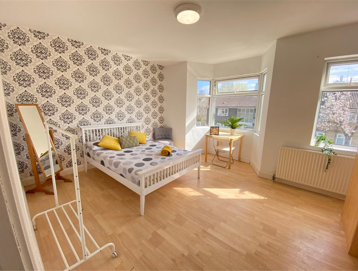 Flat Embleton Road in Greater London