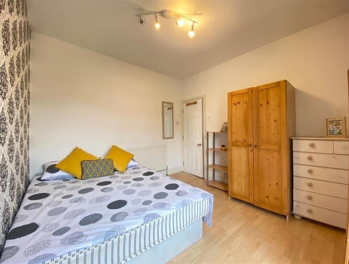 Flat Embleton Road in Greater London