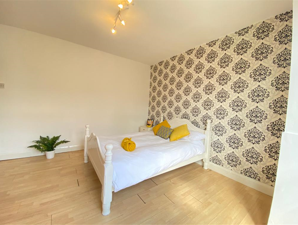 Flat Embleton Road in Greater London