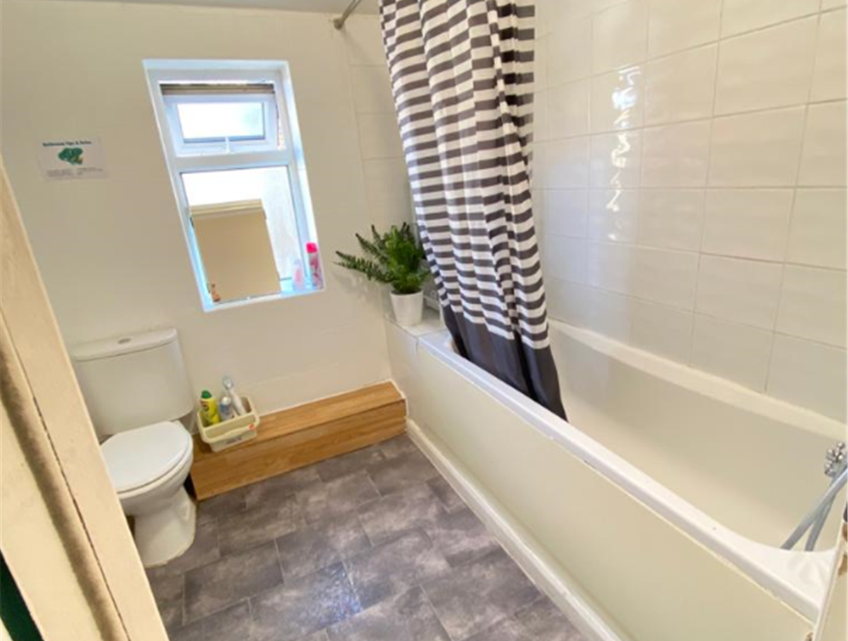 Flat Embleton Road in Greater London