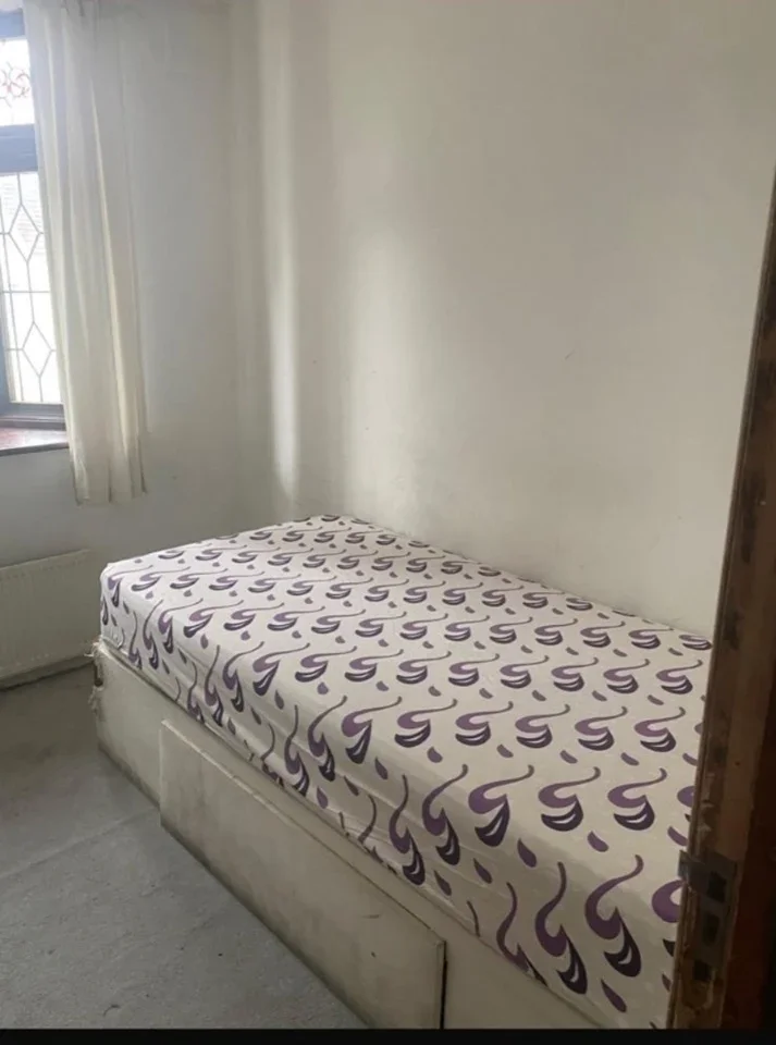 Room Fairfield Road in Greater London