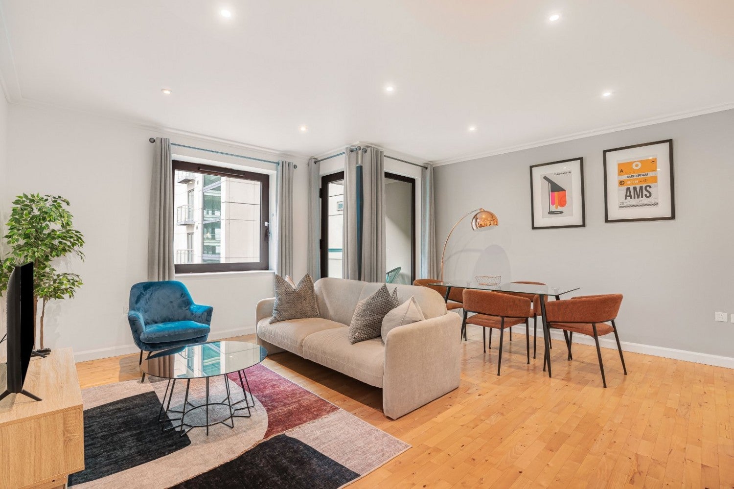 Flat South Quay Square in Greater London