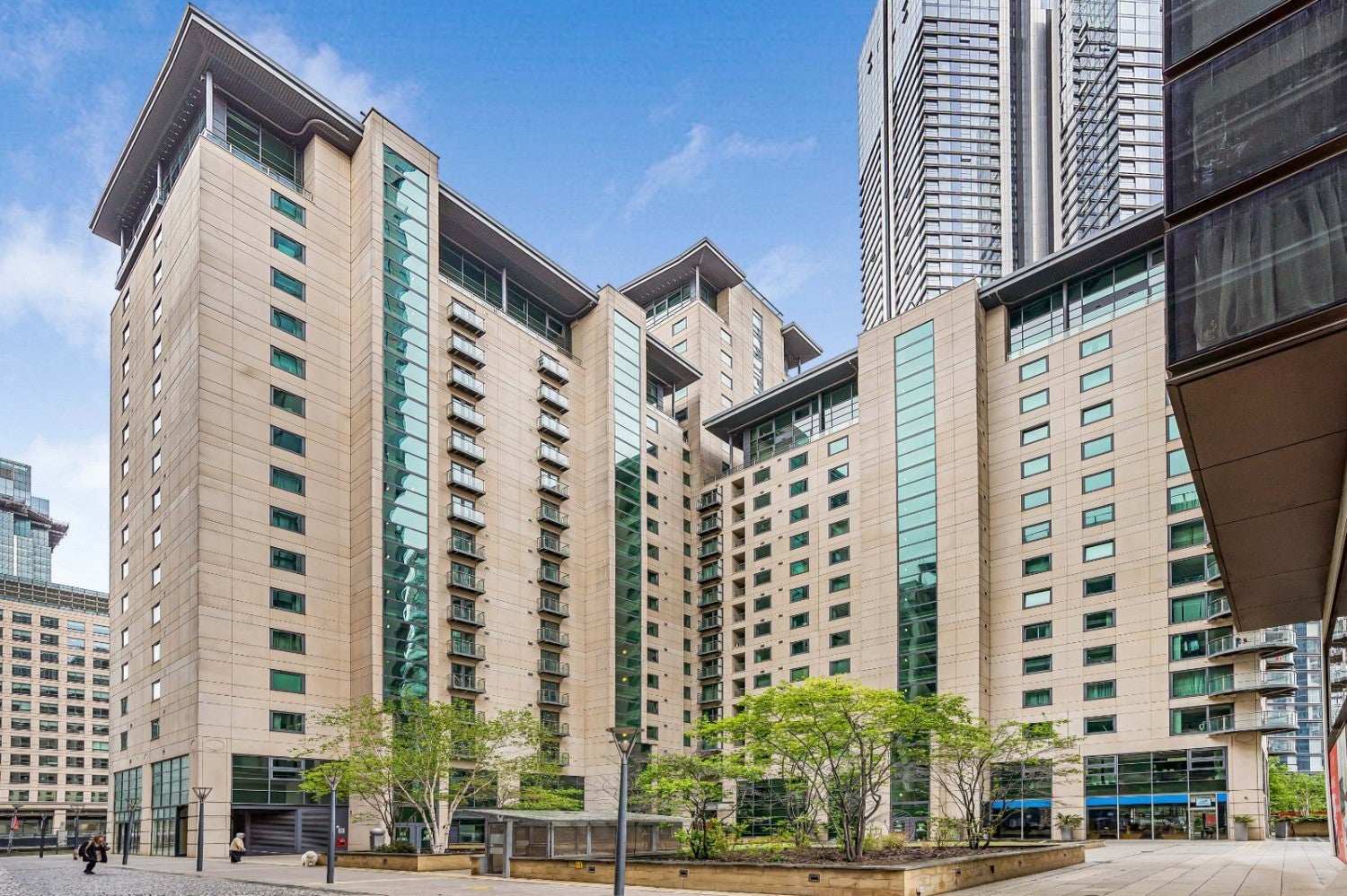 Flat South Quay Square in Greater London