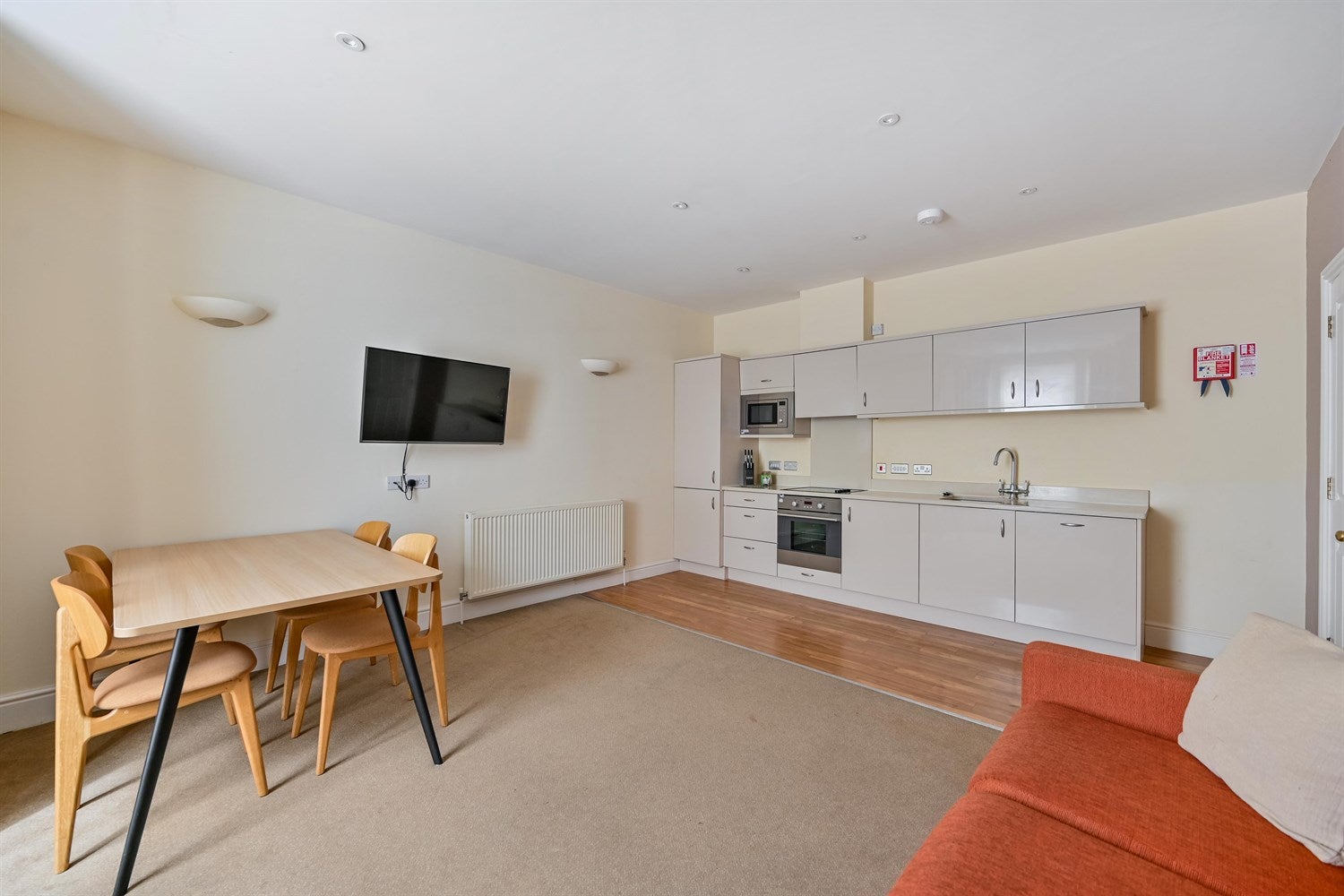 Flat Castle Crescent in Reading