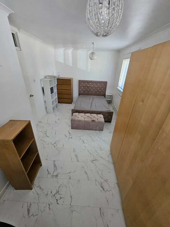 Room Sutton Road in Greater London