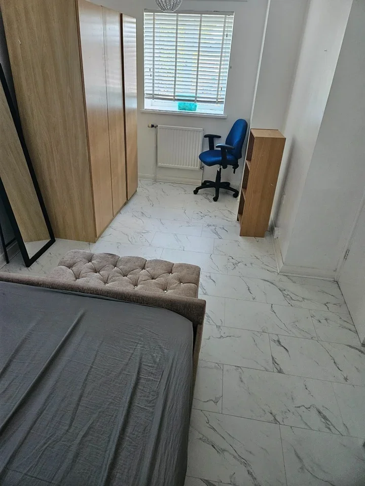 Room Sutton Road in Greater London