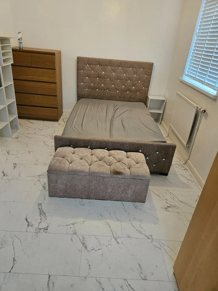 Room Sutton Road in Greater London