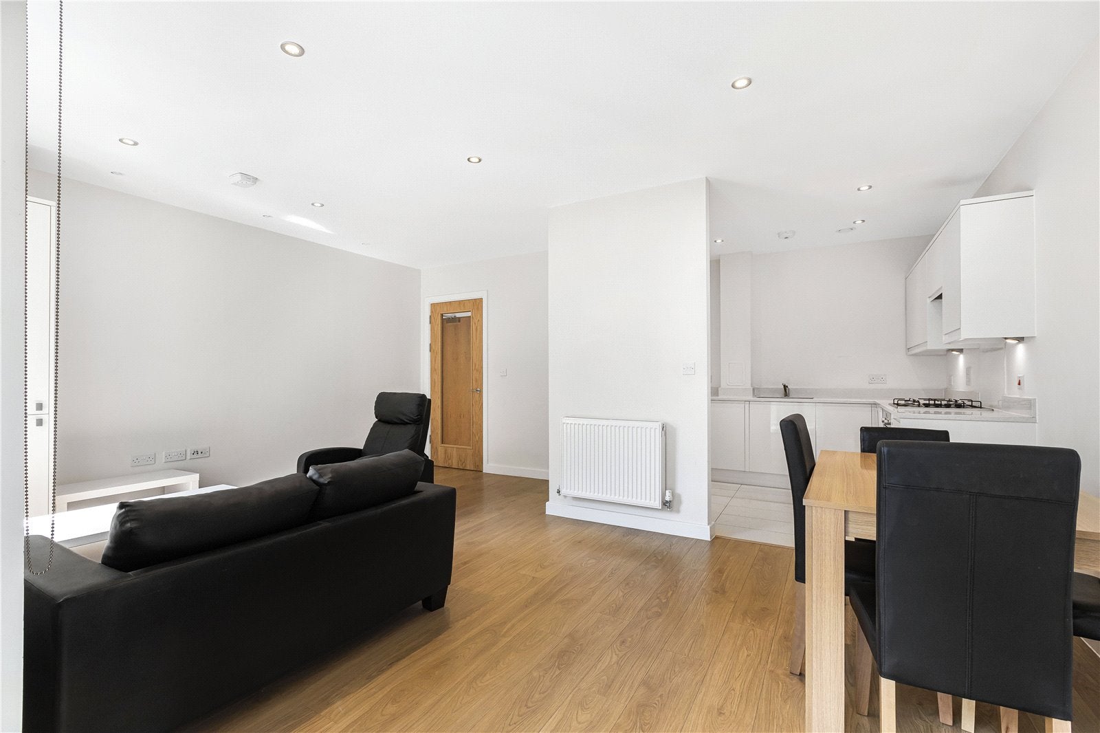 Flat Commercial Road in Greater London