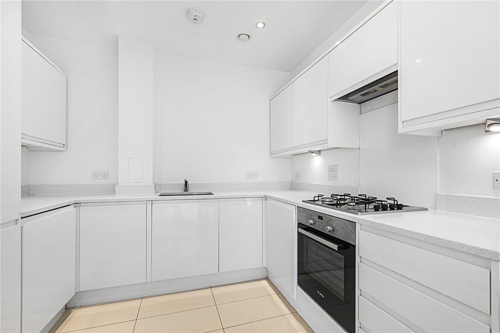 Flat Commercial Road in Greater London