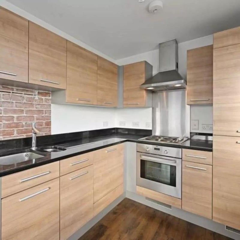 Room Tarves Way in Greater London