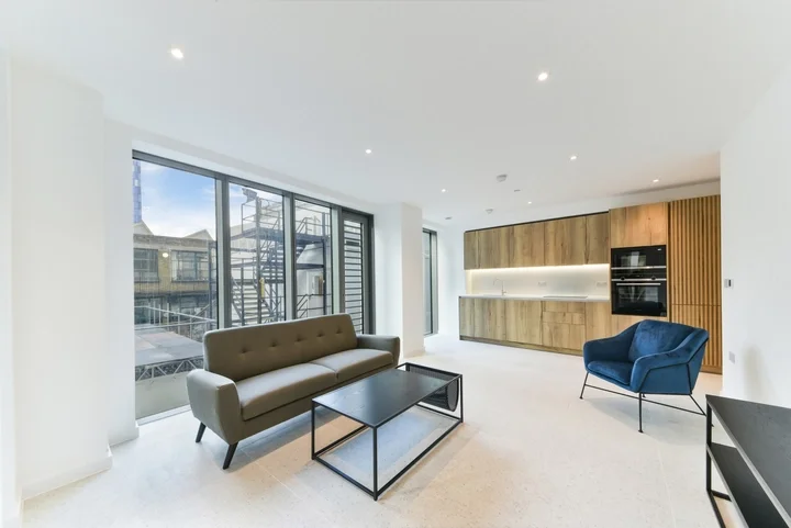 Flat Cendal Crescent in Greater London