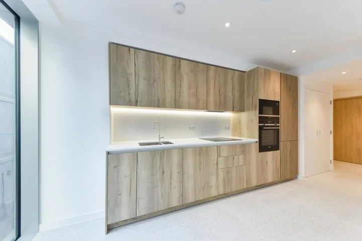 Flat Cendal Crescent in Greater London