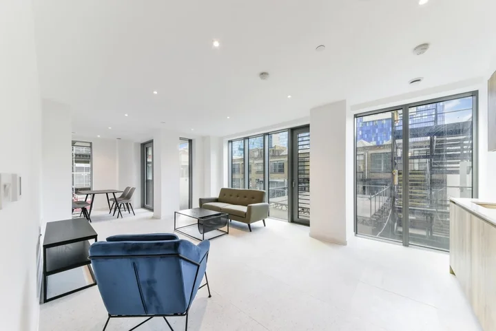 Flat Cendal Crescent in Greater London