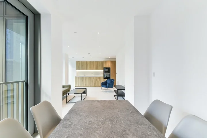 Flat Cendal Crescent in Greater London