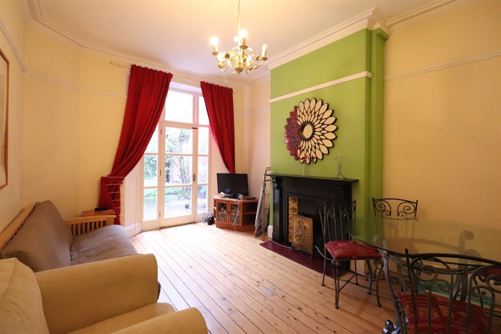 Room Carlyle Road in Birmingham
