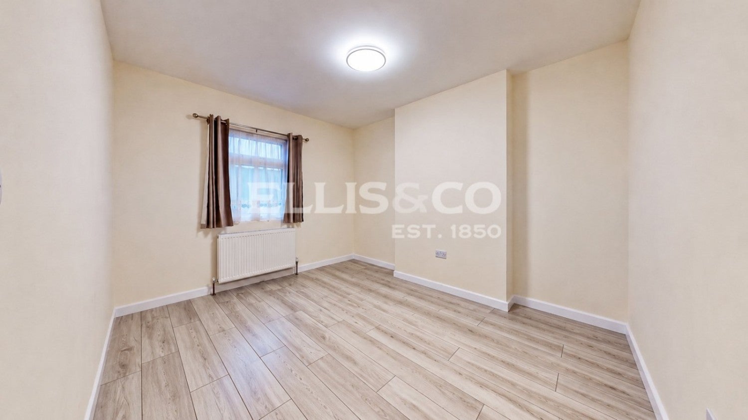 Flat Yewfield Road in Greater London