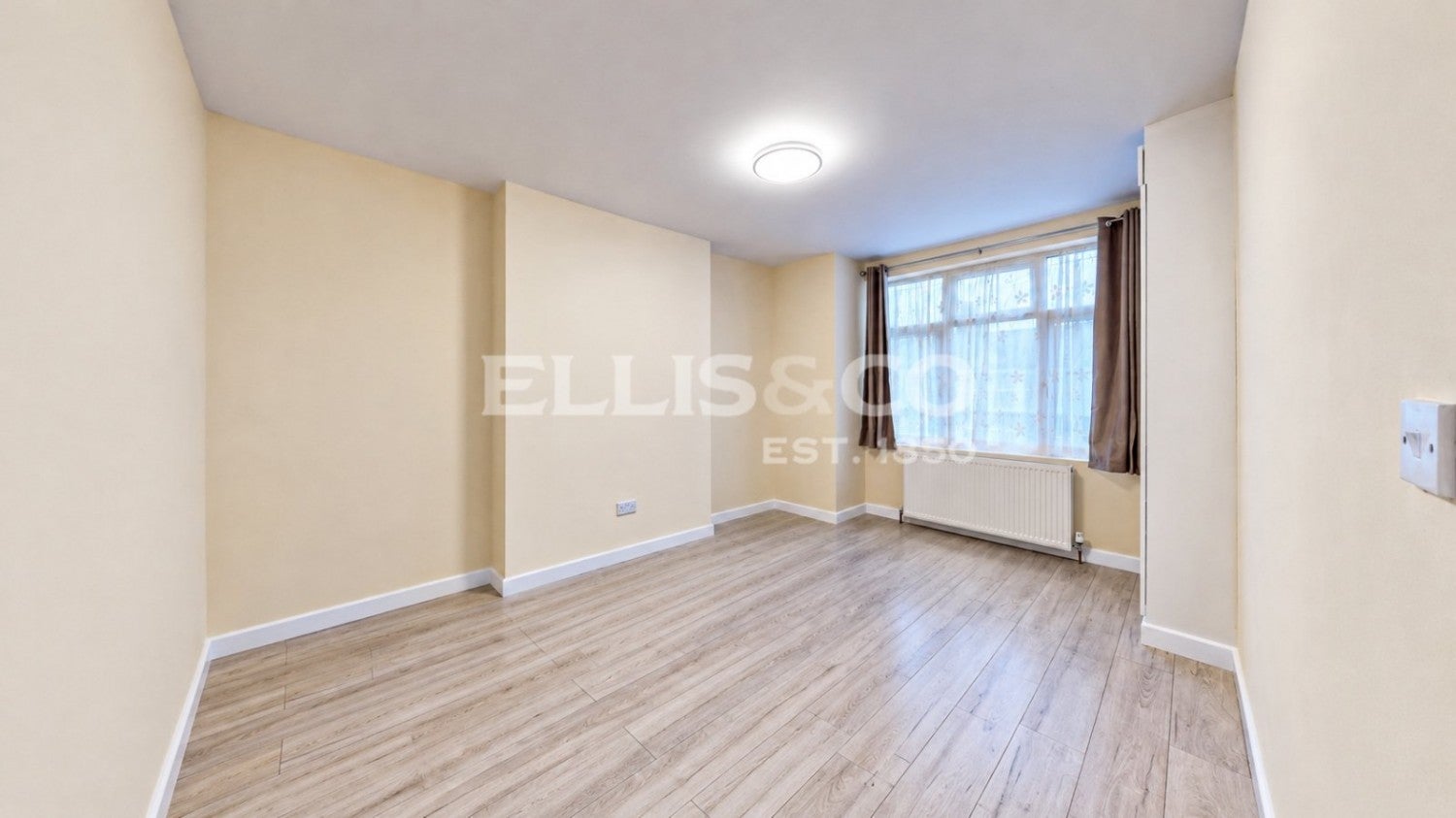 Flat Yewfield Road in Greater London