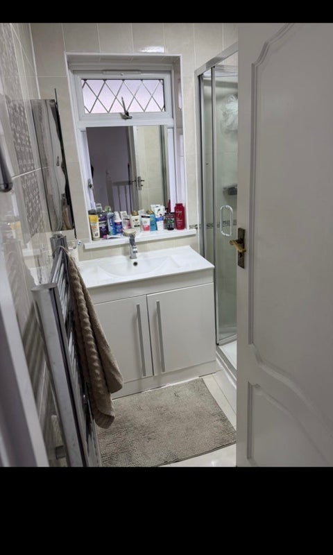 Room Tamworth Lane in Greater London