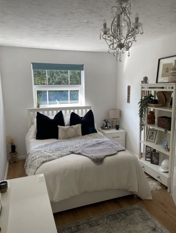 Room Le Patourel Close in Christchurch