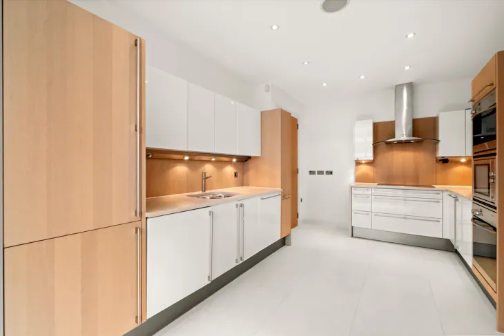 Flat Wycombe Square in Greater London